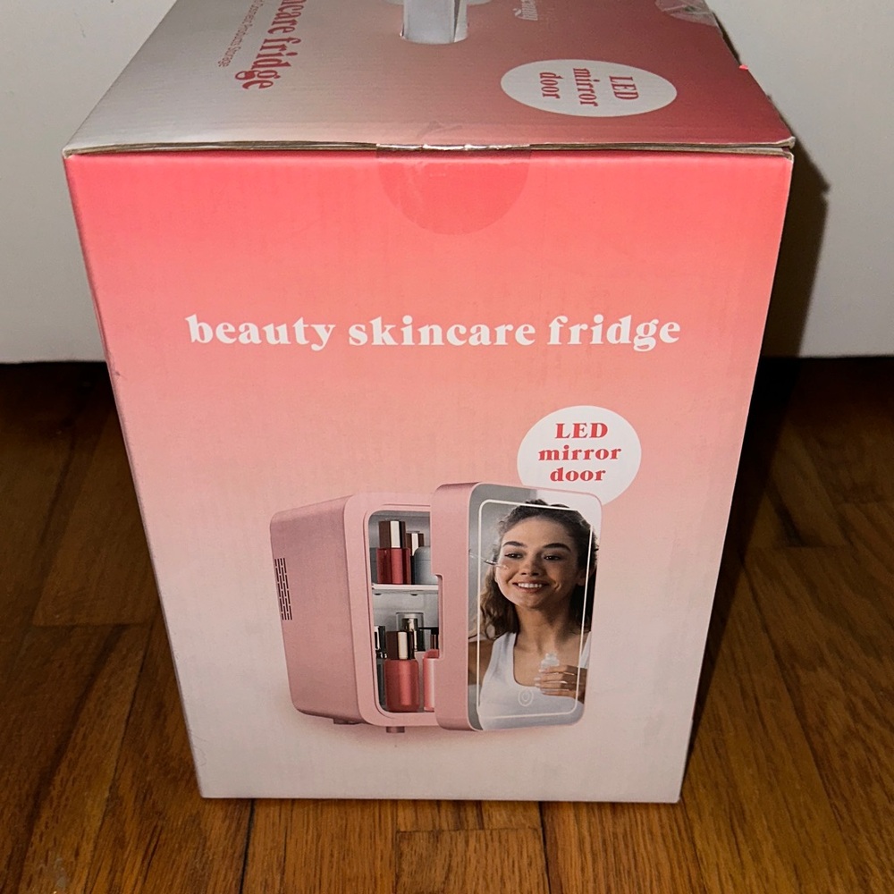 Aura Beauty Skincare Refrigerator w/LED   Mirror Skincare, Makeup & Cosmetics - Picture 7 of 7